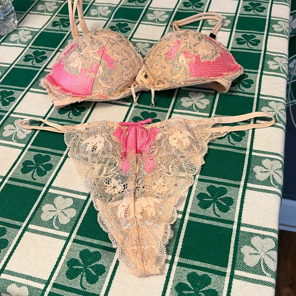 Victoria’s Secret Bra and Panty Set 32B and M Panty